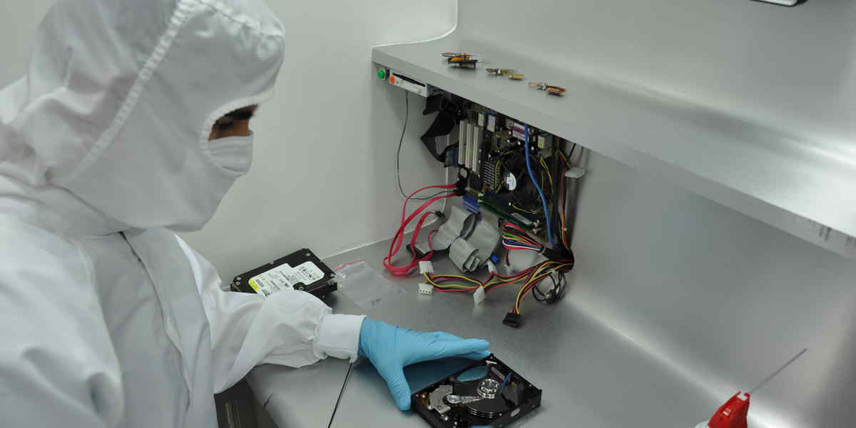 Recuperação de Dados, Técnico na Sala Limpa da DATADISK